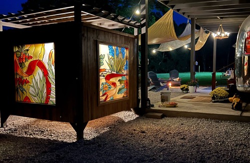 Nesbit Casa | Elvis Themed RV Glamping Farmstay near Graceland with outdoor bath