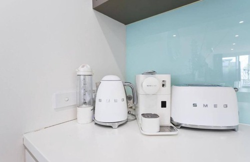 Elwood Casa | Elite Elwood by Ready Set Stay