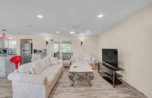 Bradenton Casa | Elwood Park Gem: Spacious 3br Prime Location 3 Bedroom Home