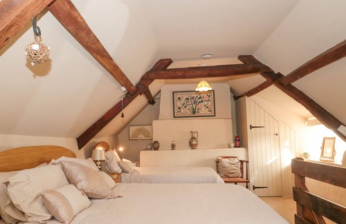 Portesham Cabaña | ELWORTH FARMHOUSE COTTAGE, romantic, with pool in Portesham