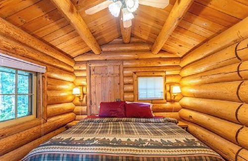Ely Cabaña | Ely MN. Remote, off-grid, wilderness property. Surrounded by BWCA. .