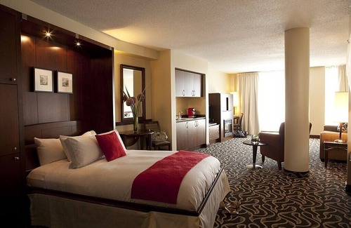 Hough Apartamento | Elysian is conveniently located in University Circle, overlooking MLK Park.