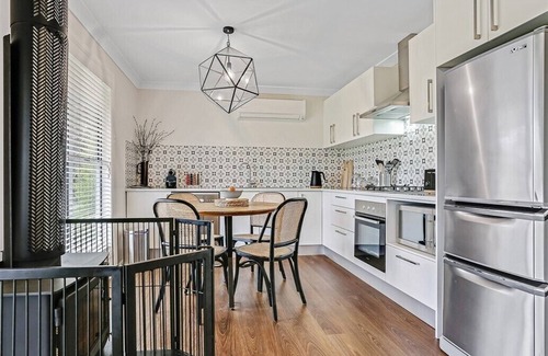 Fitzroy Falls Cabaña | Elysium Cottage - A Cosy Retreat with Water Views