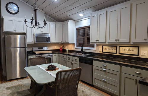 Marshall Casa | Elysium Falls deep in the Laurels