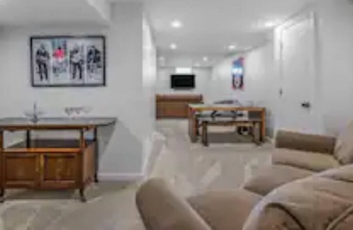 Northview Casa | ELYSIUM * HotTub 4bed 2bath Near EVERYTHING!