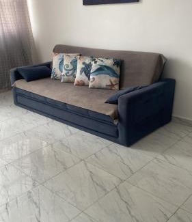Aparecida Apartamento | Em 5 minutos a pé tá na praia e no Shopping Praiamar Corporate, 2 quartos com ar condicionado, 2 banheiros, portaria 24 horas, elevador, 1 vaga carro gratuita, wi-fi, pets ok, enxoval, horário flexível!