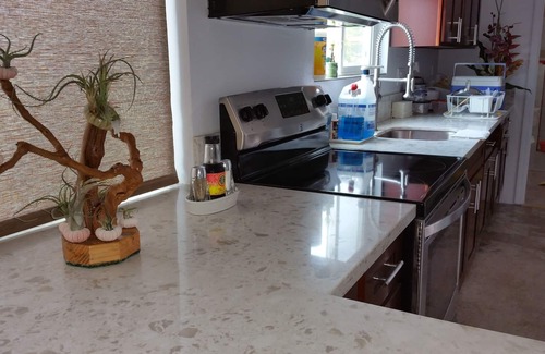 Nanakuli Casa | envíeme un correo electrónico / mensaje de texto para detalles personales ... noakua @ aol. com ... 808 256 4008