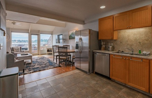 Newport Hotel | Embarcadero Resort Hotel & Marina
