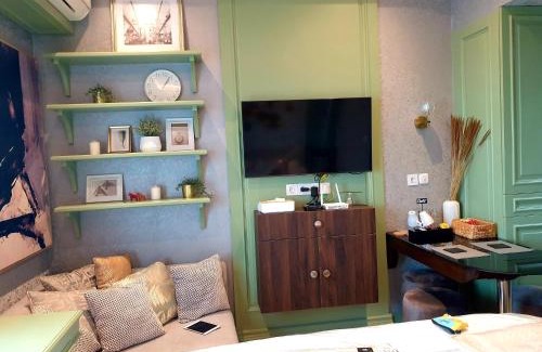 Pondok Aren Apartamento | Embarcadero Suite Apartment by Novi McKenzie