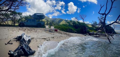 Paia Otro | Embark on a journey through Maui with Aloha Glamp's jeep and rooftop tent allows you to discover diverse campgrounds, unveiling the island's beauty from unique perspectives each day