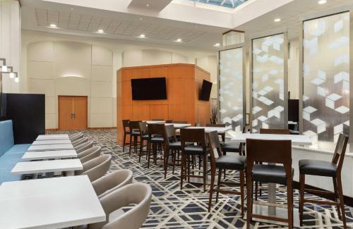 East Boston Hotel | Embassy Suites Boston at Logan Airport