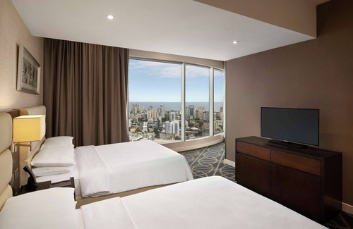 Ensanche Naco Hotel | Embassy Suites by Hilton Santo Domingo