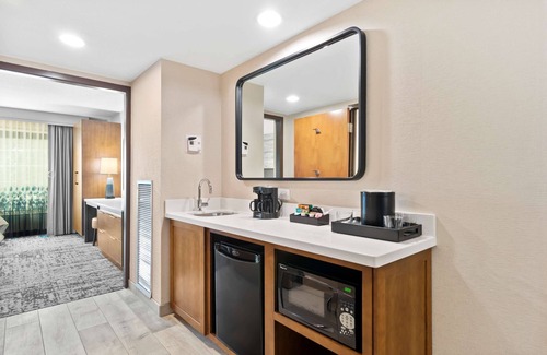 Anaheim Resort Hotel | Embassy Suites by Hilton Anaheim South