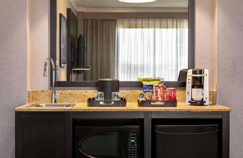 Overland Park Hotel | Embassy Suites by Hilton Kansas City Overland Park