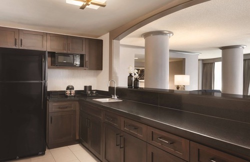 Luckie-Marietta District Hotel | Embassy Suites by Hilton Atlanta at Centennial Olympic Park
