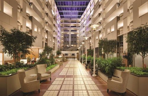 Luckie-Marietta District Hotel | Embassy Suites by Hilton Atlanta at Centennial Olympic Park