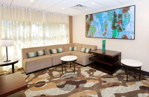 Blue Ash Hotel | Embassy Suites by Hilton Cincinnati Northeast - Blue Ash