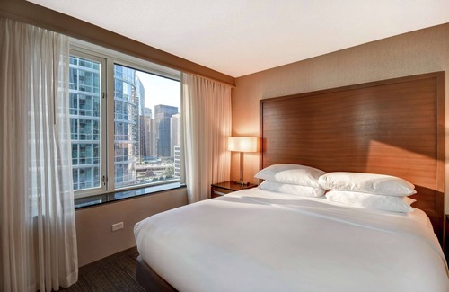 Streeterville Hotel | Embassy Suites by Hilton Chicago Downtown Magnificent Mile