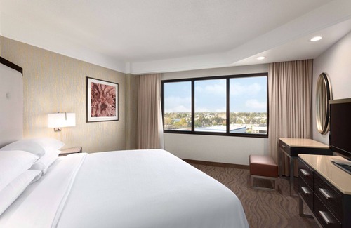 Irvine Business Complex Hotel | Embassy Suites by Hilton Irvine Orange County Airport