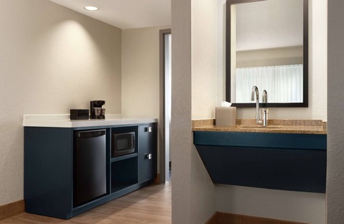 Seybold Hotel | Embassy Suites by Hilton Miami International Airport