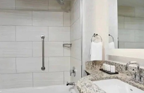 Airport North Hotel | Embassy Suites by Hilton Orlando Airport
