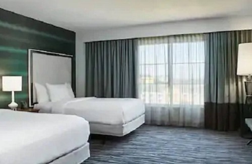 Airport North Hotel | Embassy Suites by Hilton Orlando Airport