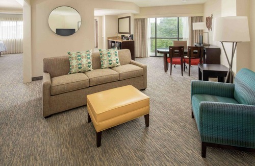 Tukwila Hotel | Embassy Suites by Hilton Seattle Tacoma International Airport