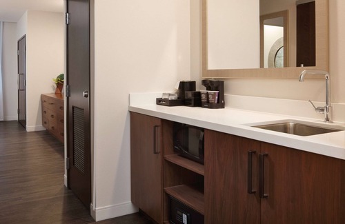 Amarillo Hotel | Embassy Suites by Hilton Amarillo Downtown