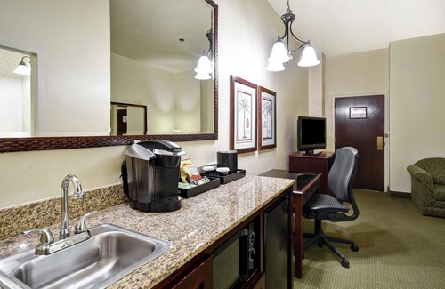 Downtown Charleston Hotel | Embassy Suites by Hilton Charleston Historic District