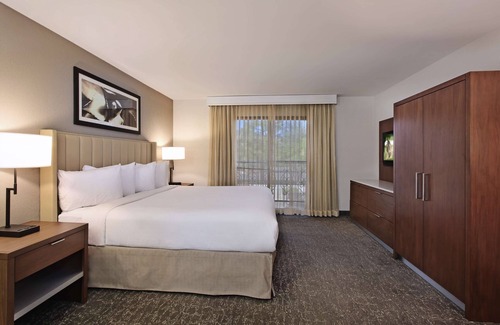 Palm Desert Hotel | Embassy Suites by Hilton Palm Desert