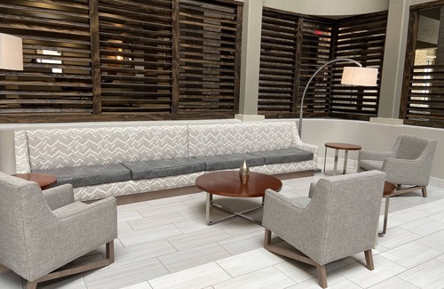 Schaumburg Hotel | Embassy Suites by Hilton Chicago Schaumburg Woodfield