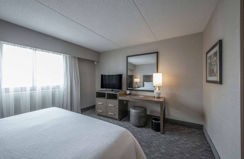 Schaumburg Hotel | Embassy Suites by Hilton Chicago Schaumburg Woodfield