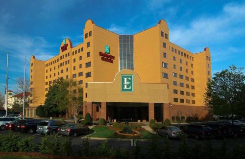 Charlotte Hotel | Embassy Suites Charlotte