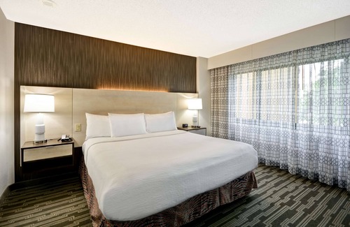 Charlotte Hotel | Embassy Suites Hotel Charlotte