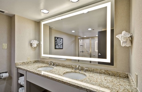 Charlotte Hotel | Embassy Suites Hotel Charlotte