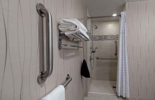 Saratoga Springs Hotel | Embassy Suites Saratoga Springs