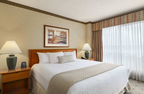 Portland Hotel | Embassy Suites by Hilton Portland Airport 2 Room Mountan View Suite-1 King Bed-Non-smoking
