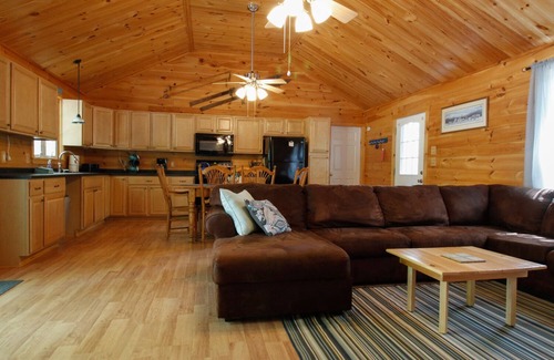 Bridgton Casa | ¡PIENSE EN LA NIEVE! Aceptar alquileres de invierno a largo plazo