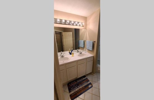 Lake Ozark Apartamento | Emerald Bay 3br with boat slip