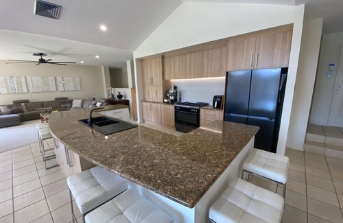 Emerald Beach Casa | ESTATE Emerald Beach frente al lago