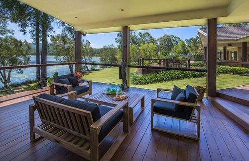 Emerald Beach Casa | ESTATE Emerald Beach frente al lago