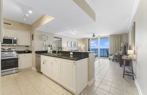 Open Sands Condominio | Emerald Beach 2235 | Perfect Family Getaway w/ Beach Chair Service Included!