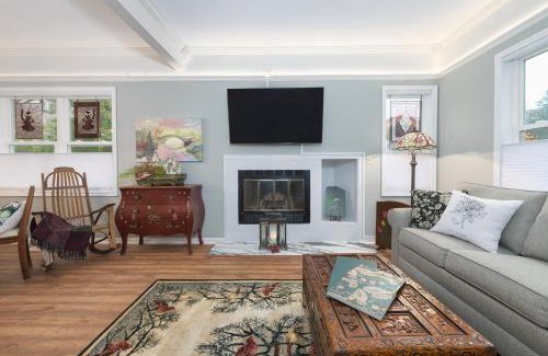 South Haven Casa | Emerald Cottage- pool- close to beaches