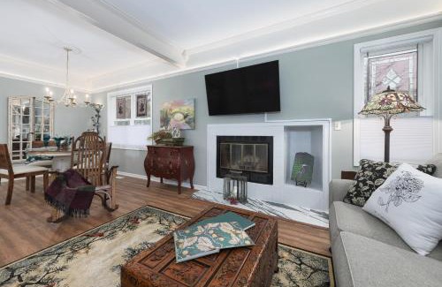 South Haven Casa | Emerald Cottage- pool- close to beaches