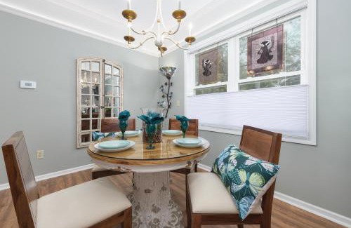 South Haven Casa | Emerald Cottage- pool- close to beaches
