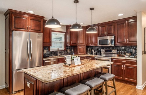 Dublin Casa | Emerald Escape-Charming 4-bedroom house in Dublin, Ohio