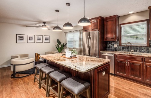 Dublin Casa | Emerald Escape-Charming 4-bedroom house in Dublin, Ohio