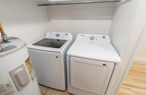 West University Casa | Emerald Escape - UNR & Pet Friendly
