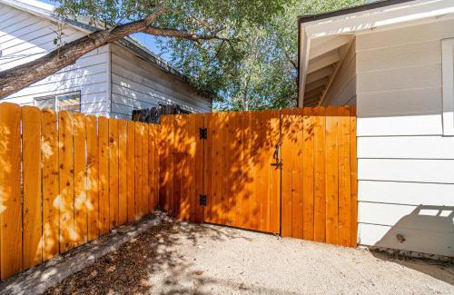 West University Casa | Emerald Escape - UNR & Pet Friendly