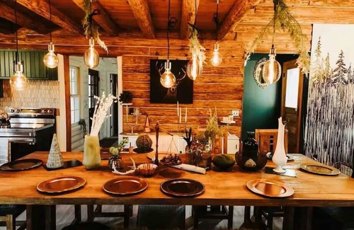 Lenox Casa | Emerald Gabel Cabin in Salem, MO